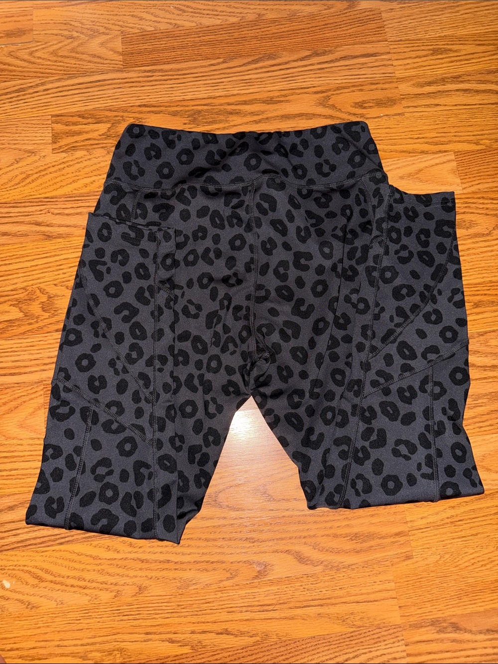 Girls' Black Leopard Print Leggings with Pockets - Picture 2 of 3